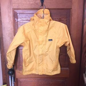 Patagonia yellow kids raincoat size 5-6 xs